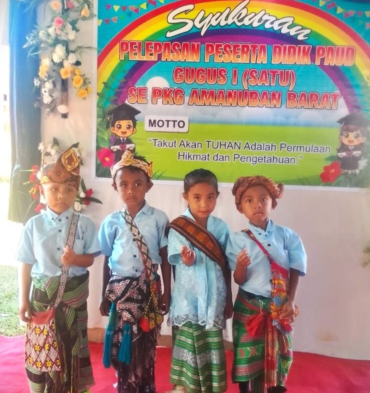 This image has an empty alt attribute; its file name is PAUD-Kebun-Anggur-Nusantara-Tilo-Pusu-Penyerahan-Sertifikat.jpg